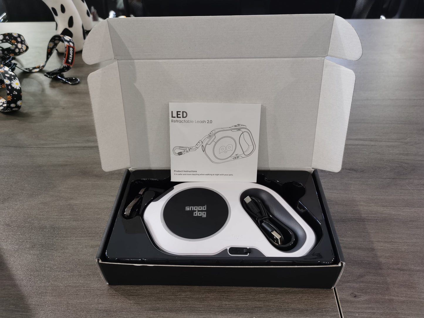 Innovatieve Automatische LED Hondenriem - Maak Wandelingen Veiliger en Stijlvoller!