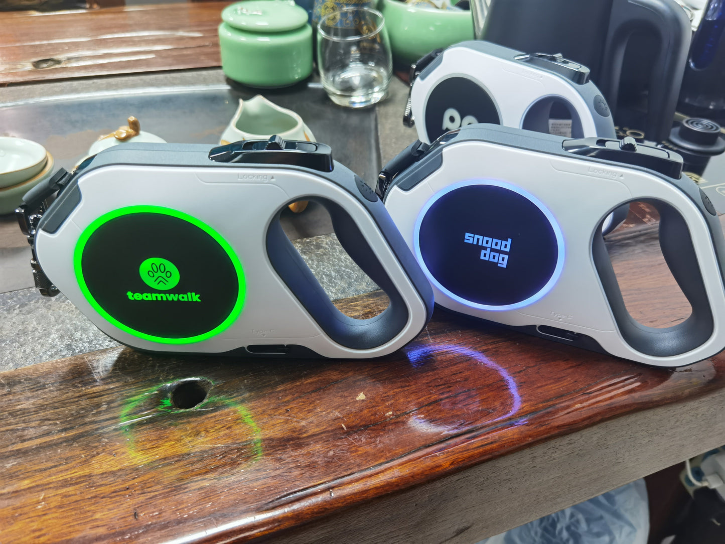 Innovatieve Automatische LED Hondenriem - Maak Wandelingen Veiliger en Stijlvoller!